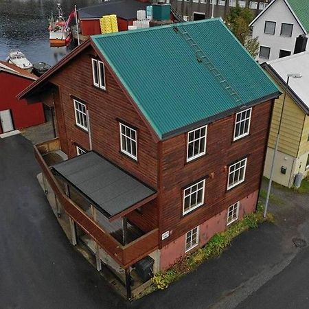 Koselig Hus I Havna Apartment Svolvaer Exterior photo