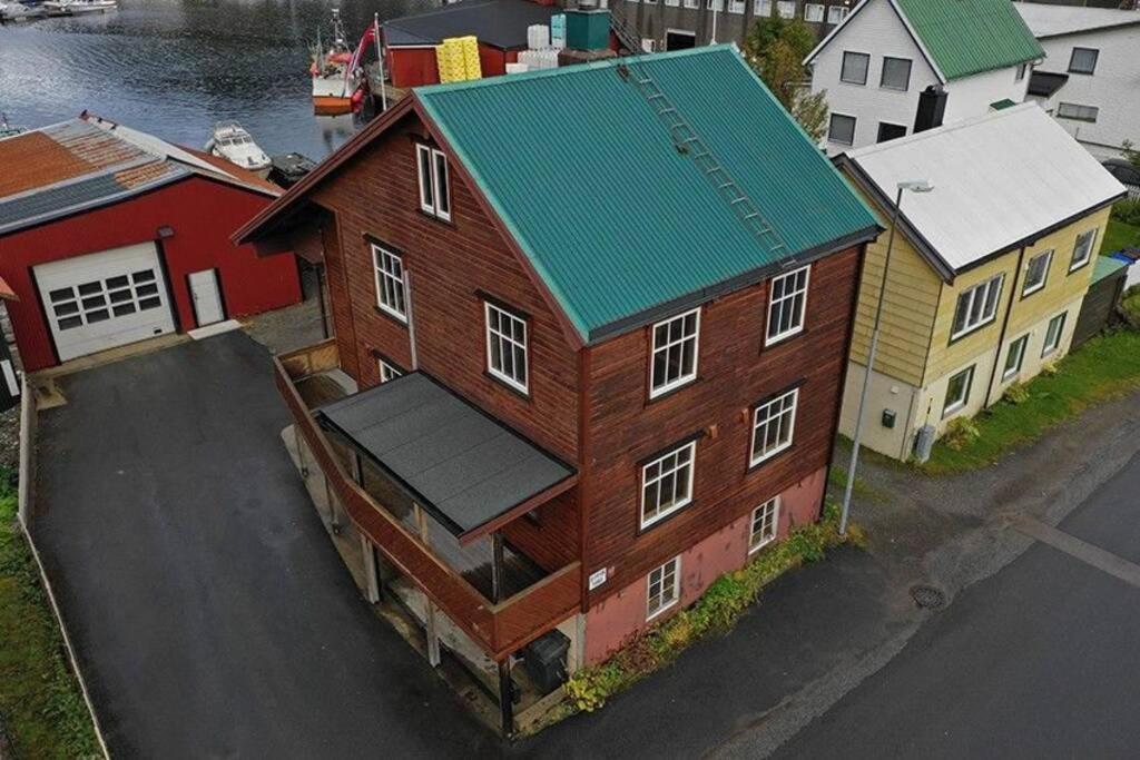 Koselig Hus I Havna Apartment Svolvaer Exterior photo